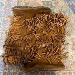 MOVING SALE - Minnetonka Suede Five layer fringe Moccasin Boots Size 11